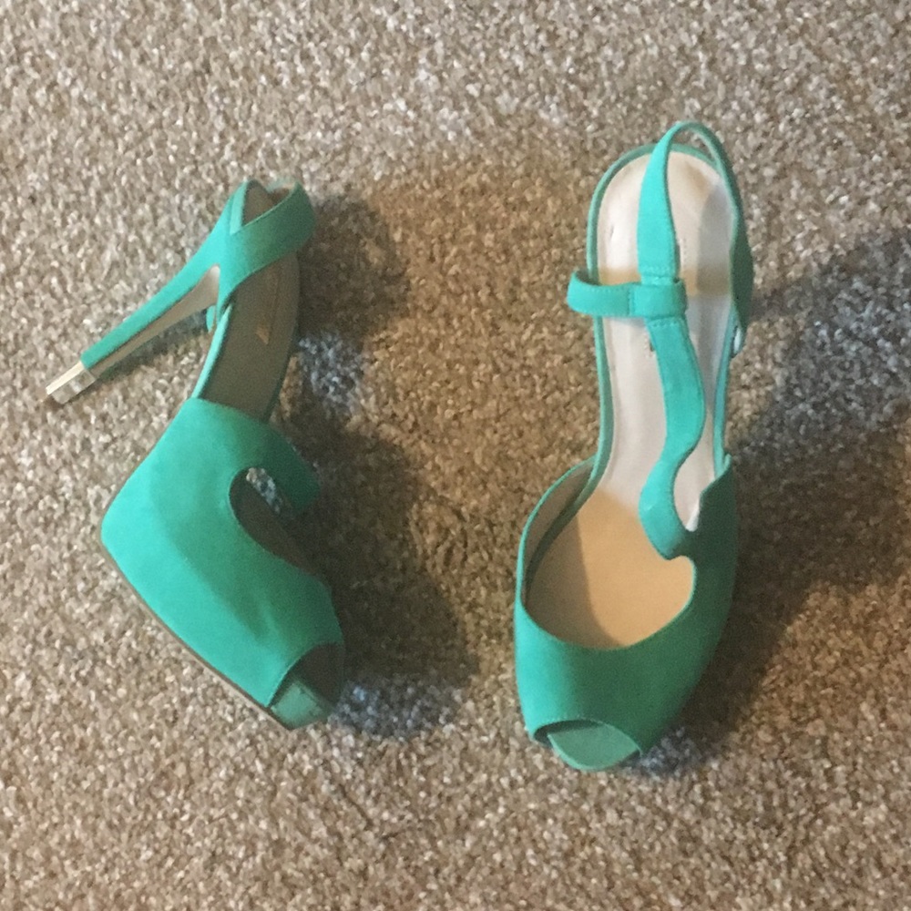 Guess sandals with silver details...